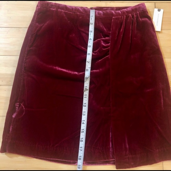 NEW ANTHROPOLOGIE VELVET BURGUNDY RUCHED SKIRT - Picture 4 of 6